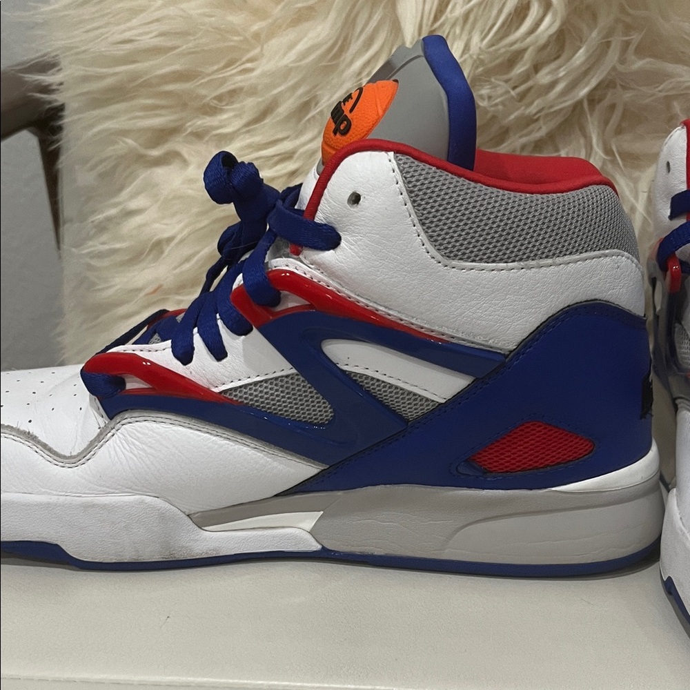Reebok Classic White and Blue Retro Style Pumps! - Picture 3 of 7